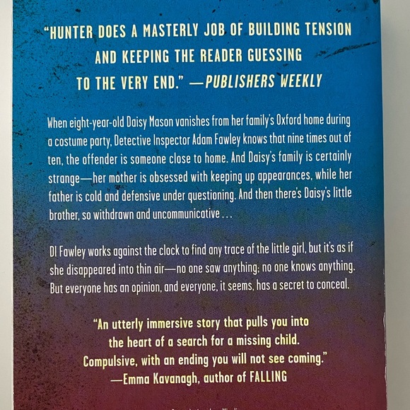 Thriller Book Bundle - Picture 2 of 5